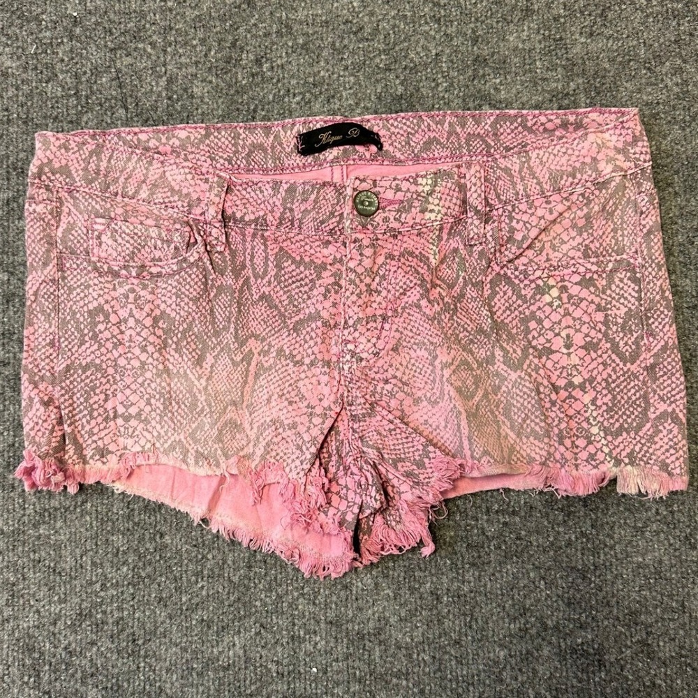 Klique B Shorts Womens Size M Pink Snakeskin Print Frayed Hem Denim Cutoffs KL52